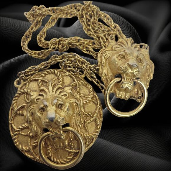 Vintage Double Lion Door Knocker Necklace Costume Jewelry Gold Pendant Statement - Picture 6 of 16